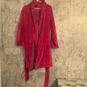 Used woman’s hot pink robe with side pockets